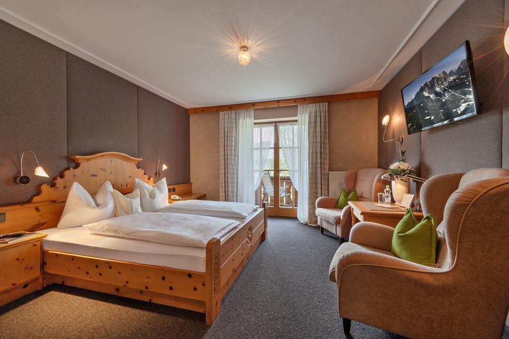 Landhotel Zum Bad Krün Esterno foto