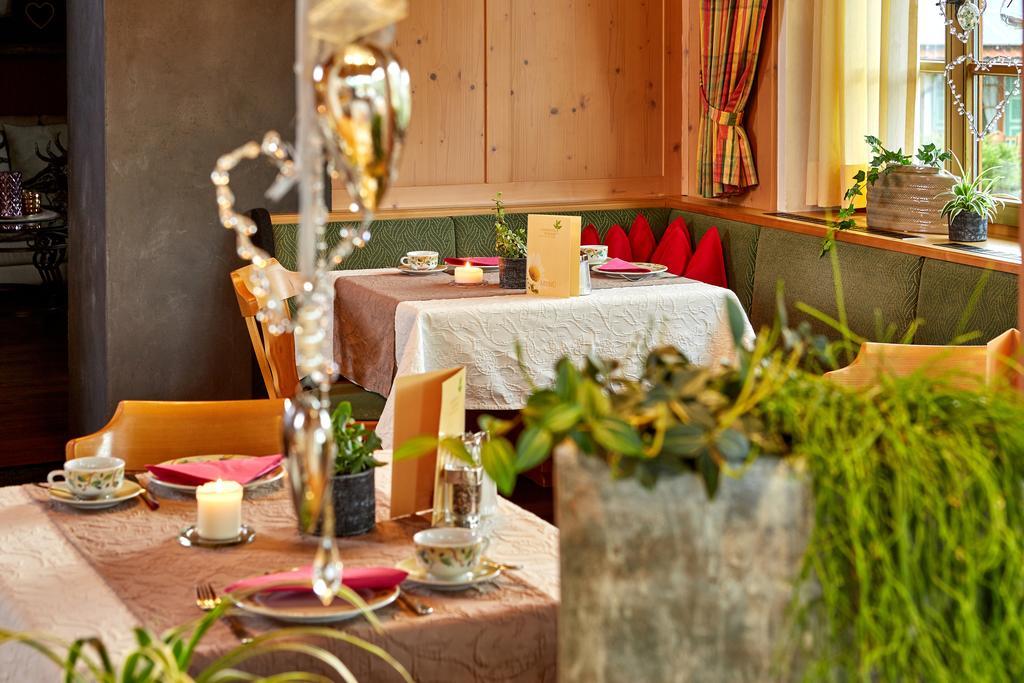 Landhotel Zum Bad Krün Esterno foto